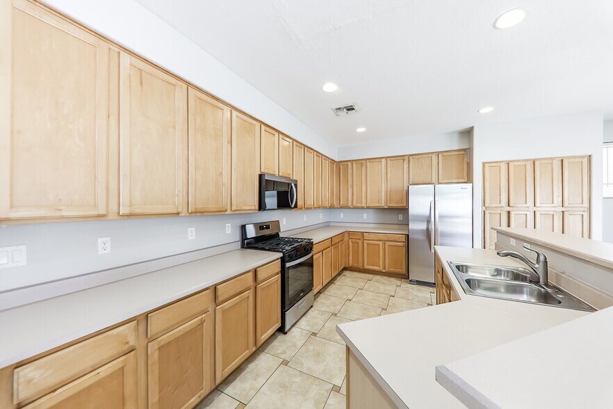 Building Photo - 6877 W Briles Rd
