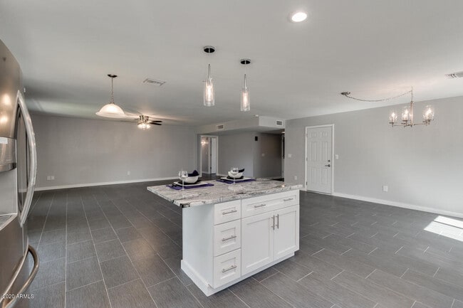 Building Photo - 1115 W Barrow Dr