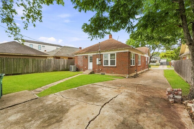 Building Photo - 4616 Clay St