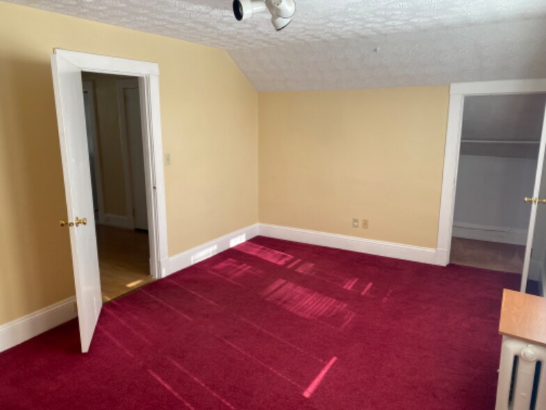 Building Photo - 18 Clearview Ave