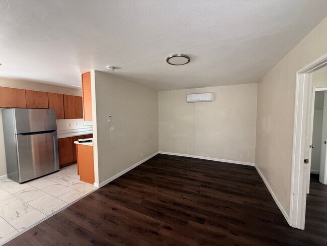 Building Photo - 563 Steiner St