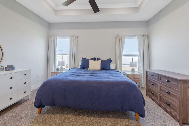 Building Photo - 4 BEDROOMS IN GULF BREEZE!!