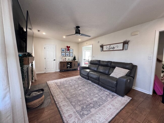 Building Photo - 101 Spain Dr