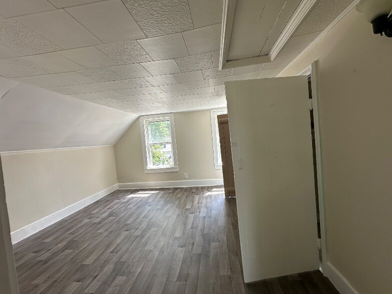 Building Photo - 287 Greenwood Ave