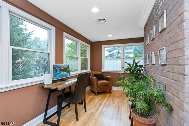 Building Photo - 460 Grove St