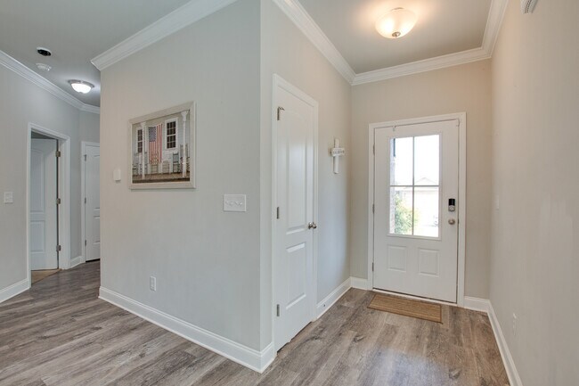 Building Photo - 150 Shrewsberry Dr