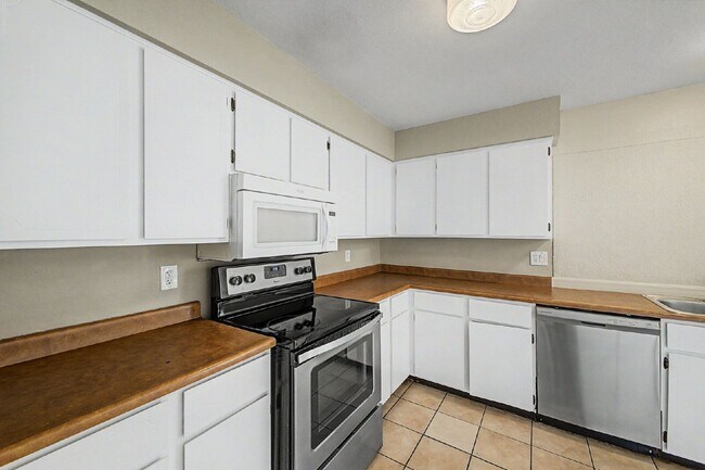 Building Photo - 2521 N 49th Ave
