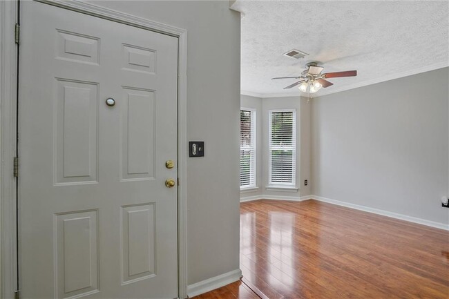 Building Photo - 4910 Lakebrooke Run
