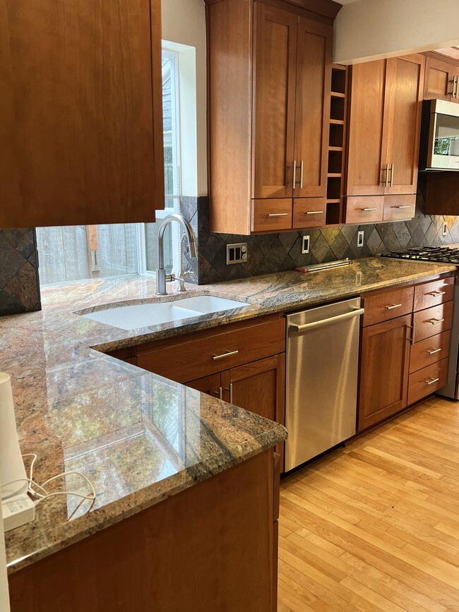 Building Photo - 9400 SW 3rd Ave