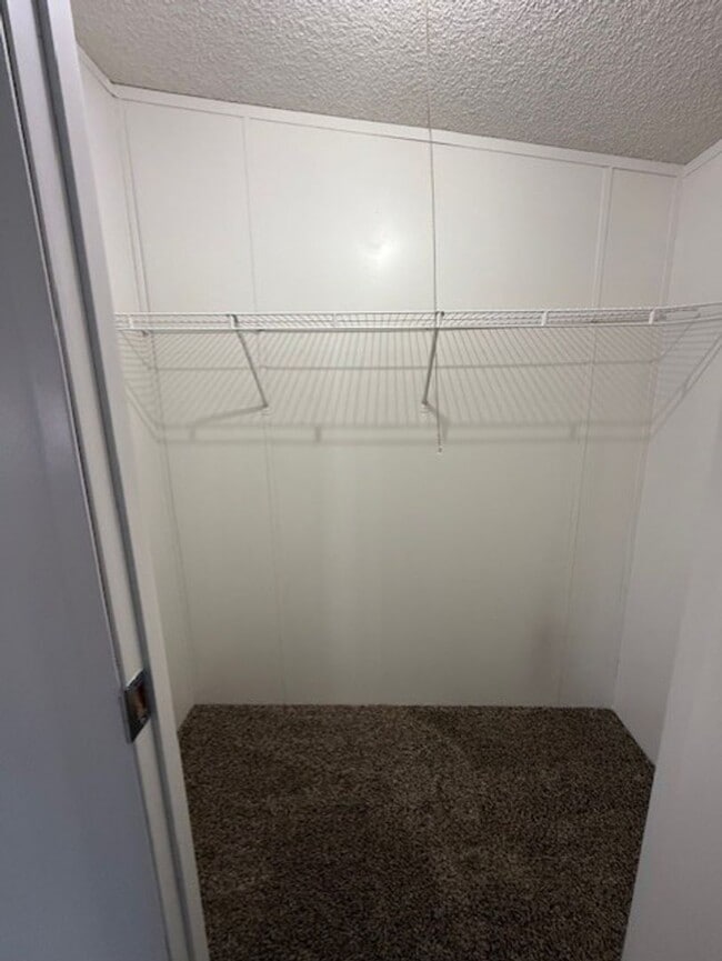 Building Photo - Reduced - 3 Bedroom 2 Bath home contact Property Pros Property Management