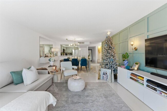 Building Photo - 13838 Fairway Island Dr