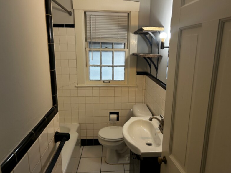 Building Photo - 4014 Springhill Rd