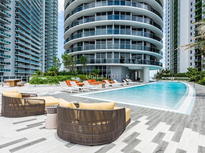 Building Photo - 488 NE 18th St