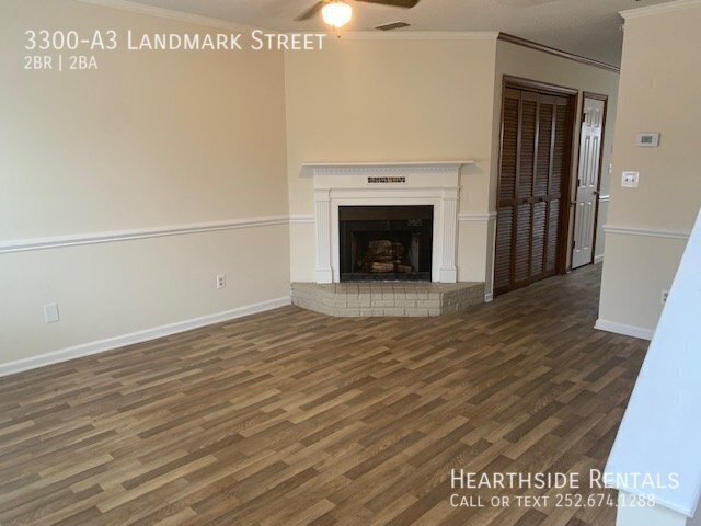 Building Photo - 2 Bed 1.5 Bath Townhouse on Landmark St.