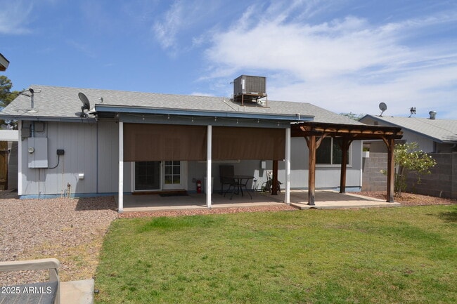 Building Photo - 1918 S Apache Dr