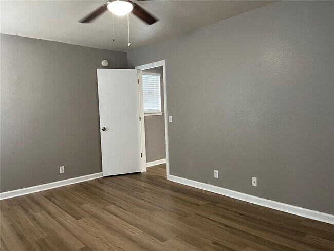 Building Photo - 15106 Chamberlain Ct