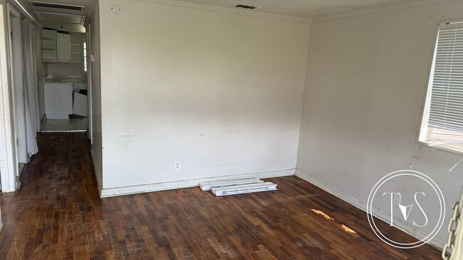 Building Photo - RATE DROP ALERT (was $1600/month)!