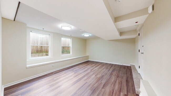 Building Photo - 1627 Clay St