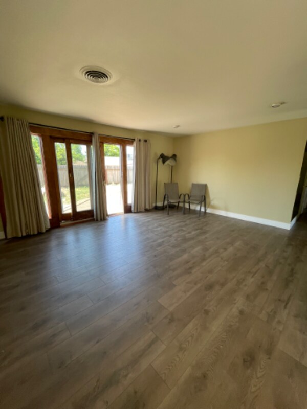 Building Photo - 416 Bruce Ave