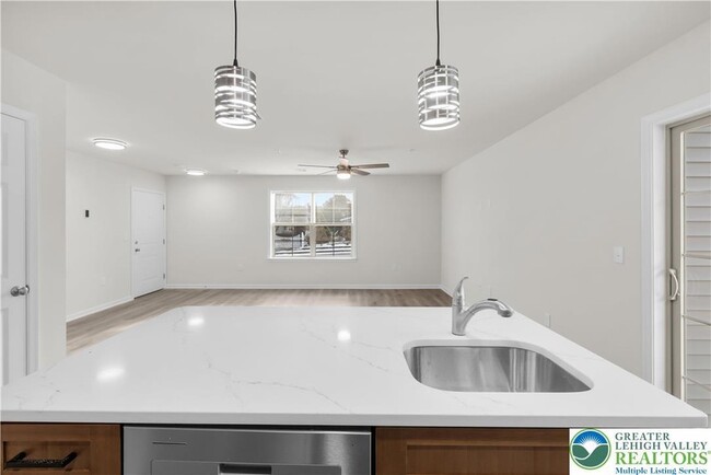 Building Photo - 1513 Maple St