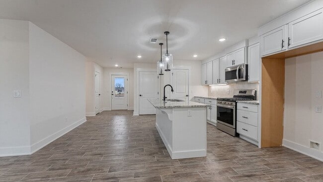 Building Photo - 116 N Panther Ave