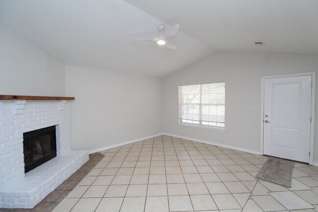 Building Photo - 3BR/2BA Brick Home in Southwest Pensacola – Coming Available 12/19