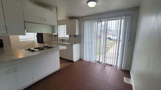 Building Photo - 13413 Minuteman Dr