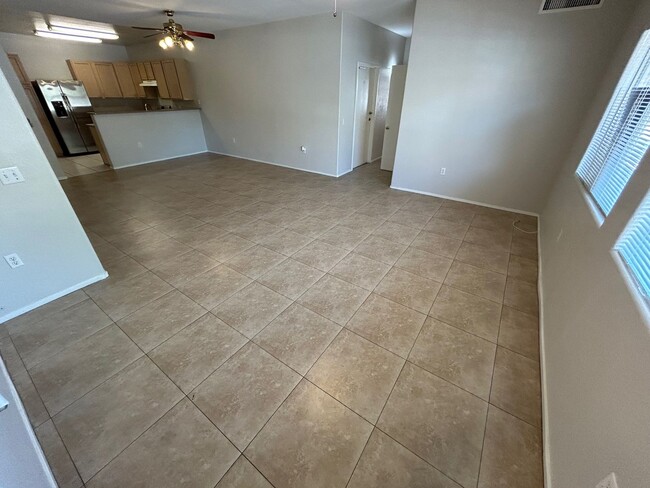 Building Photo - BEAUTIFULLY MAINTAINED 2 BEDROOM, 2 BATH C...