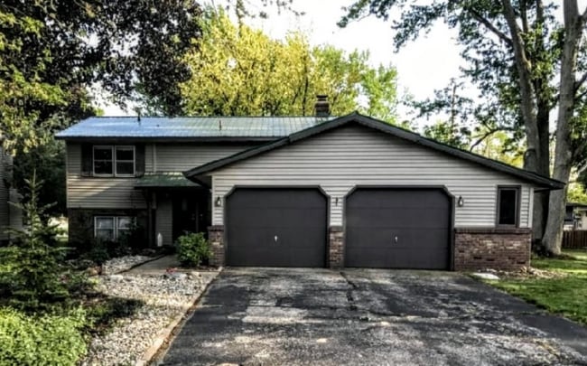 Primary Photo - 664 E 12th St