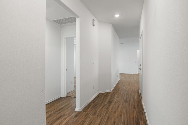 Building Photo - First Month's Rent FREE!