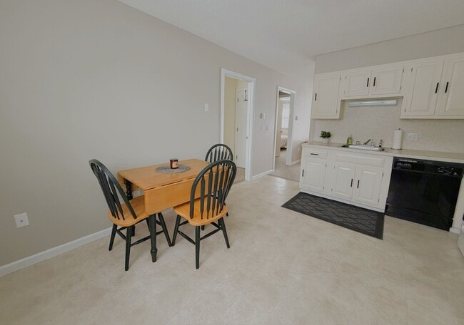 Building Photo - Lakeside Living 2 Bedroom Available NOW