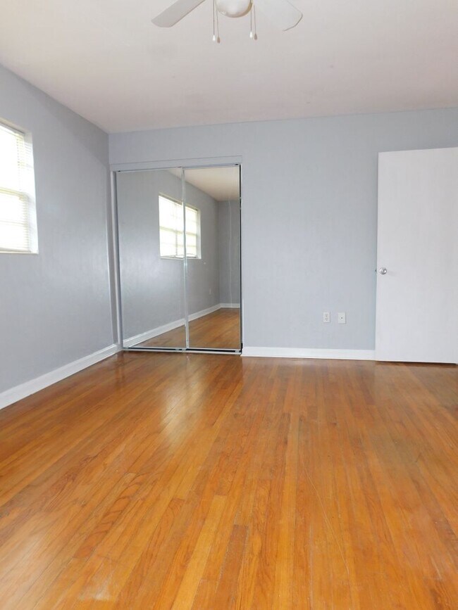 Building Photo - 507 NW 34th Ter