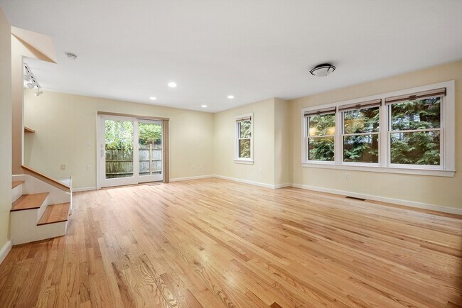 Building Photo - 10 Eustis St