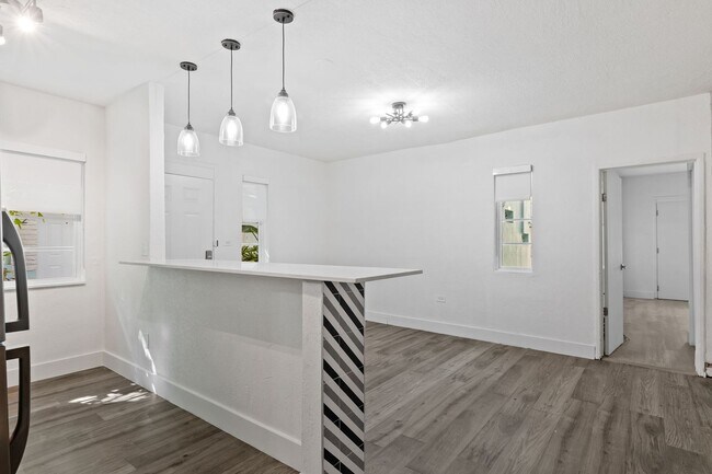Building Photo - Resort-Style 1-Bedroom Apartment in Prime ...