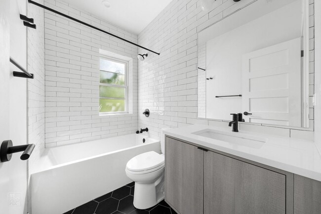 Building Photo - Sunny, Spacious and Beautifully Rehabbed in Avondale with Laundry in-unit