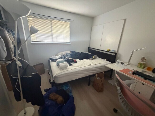 Building Photo - Claytor Square Condo – Prime Blacksburg Location