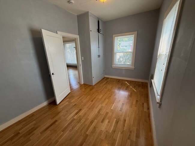 Building Photo - Unique 2-Story Home in Desirable Camas Area!