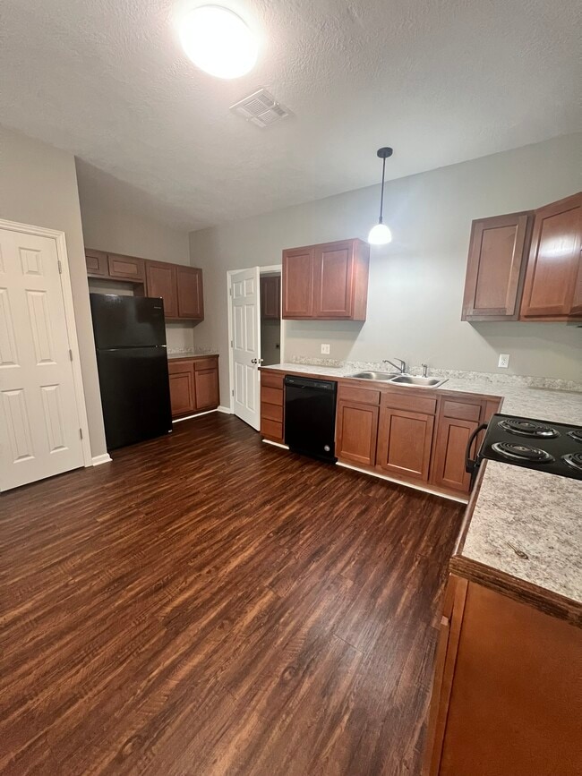 Building Photo - 951 Tallow Rd