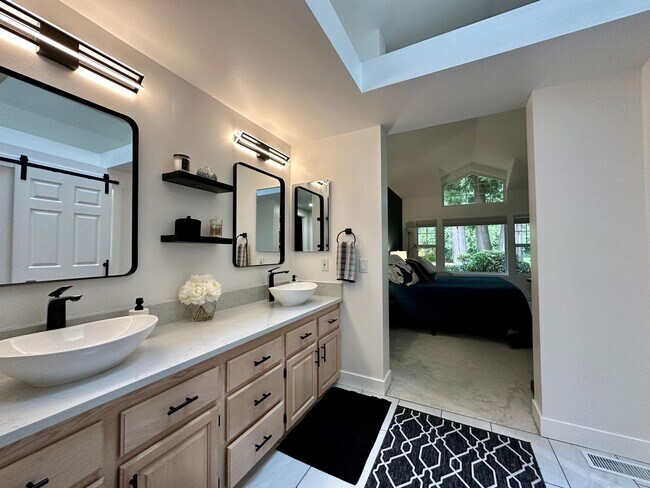 Building Photo - 9048 Gleneagle Dr