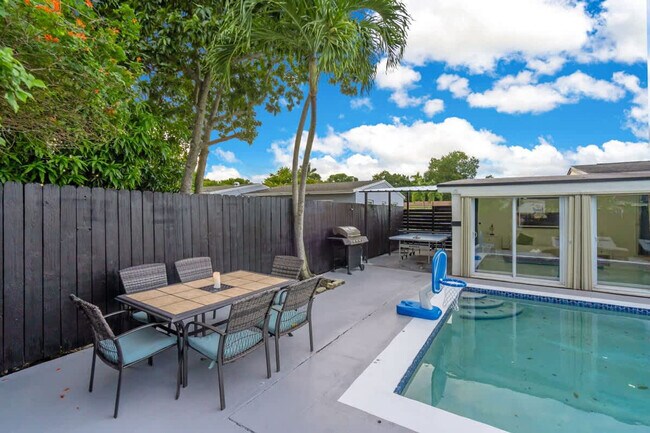 Building Photo - 18715 NW 10th Ct