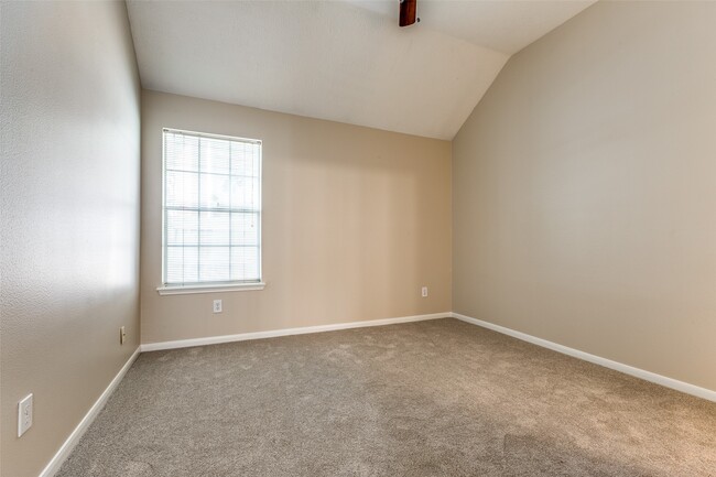 Building Photo - 9635 Therrell Dr