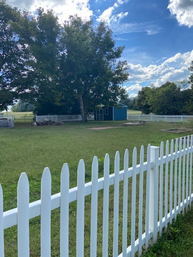 Building Photo - Beautiful 3brm, 2bath Home in Heart of Burns!!