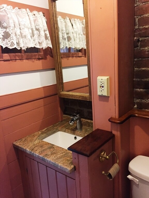 Building Photo - 20 Putnam St