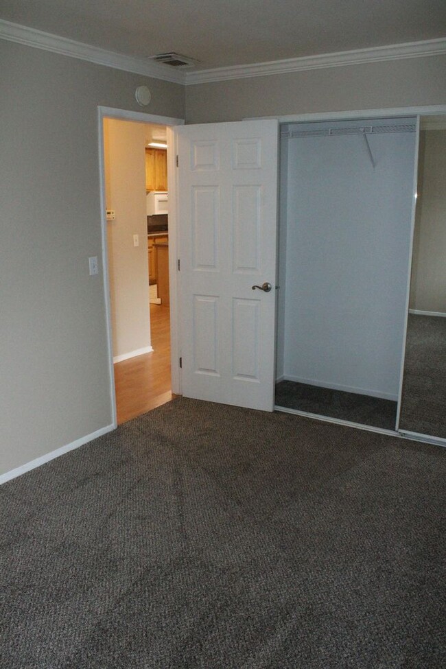 Building Photo - Updated, Upstairs 2 Bedroom, 2 Bathroom Co...