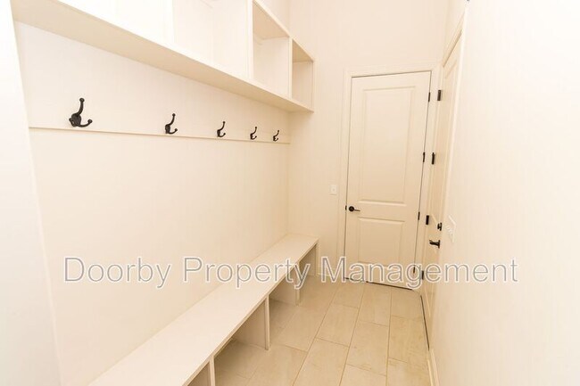 Building Photo - 6908 Roberta Ln