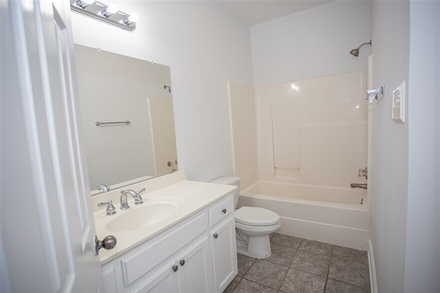 Building Photo - 10562 Oakley Trace Dr