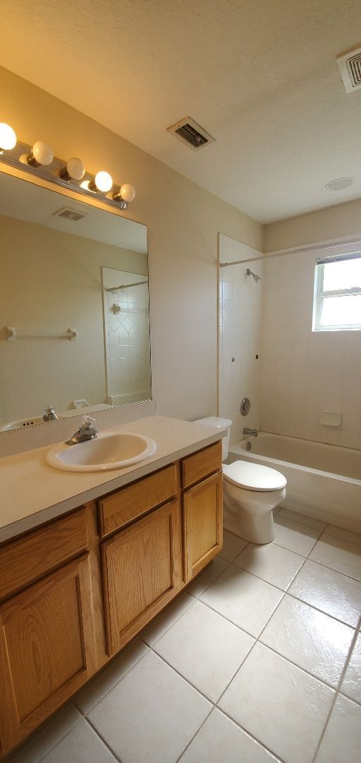 Building Photo - 4047 Cannon Ct