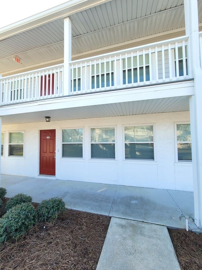 Building Photo - Historic St. Andrews!  Newly Remodeled! 1 bedroom 1 bath condo/1st Floor