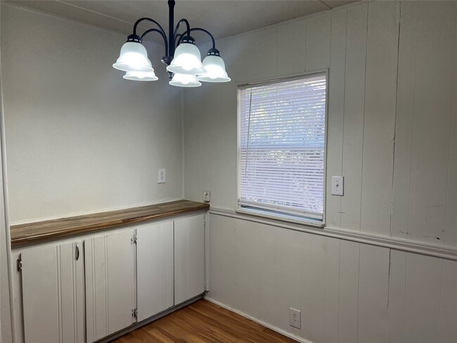 Building Photo - 806 N Oneal St