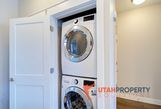 Building Photo - 10464 S Beetdigger Blvd